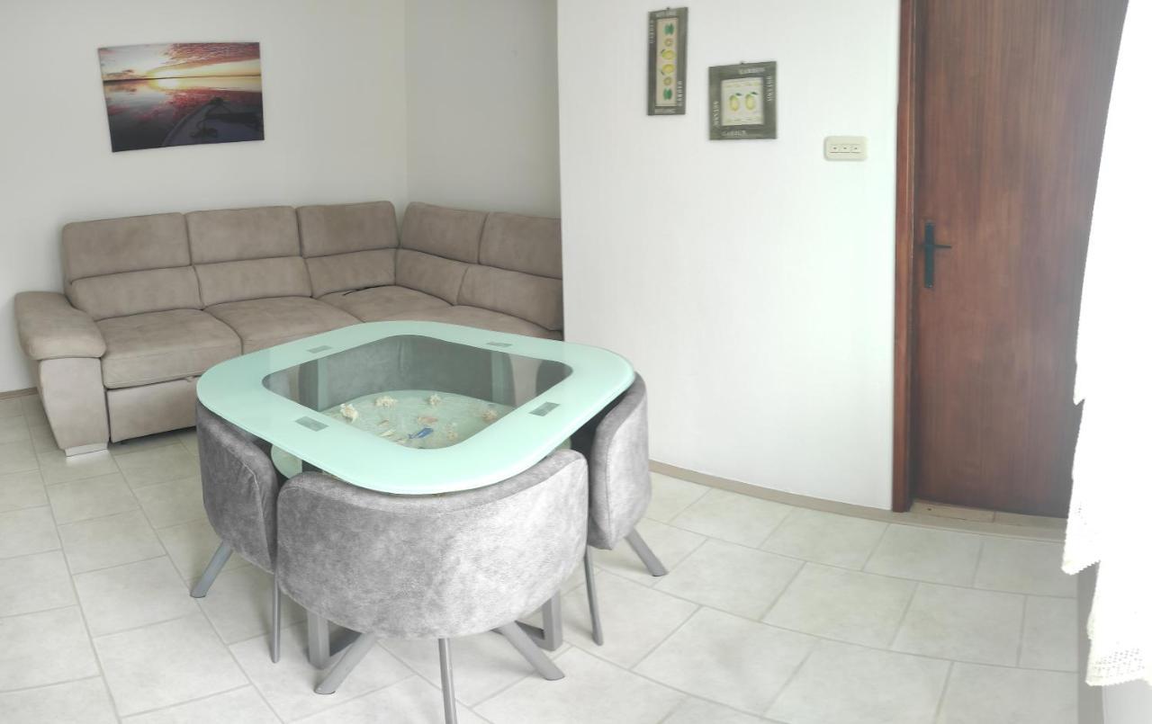 Apartmani Mille Starigrad Paklenica Exterior foto